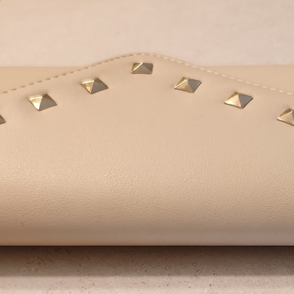 BMC Vegan Gold TONE Studded Two-Tone Cream and Caramel Clutch Wristlet EUC - Picture 9 of 16